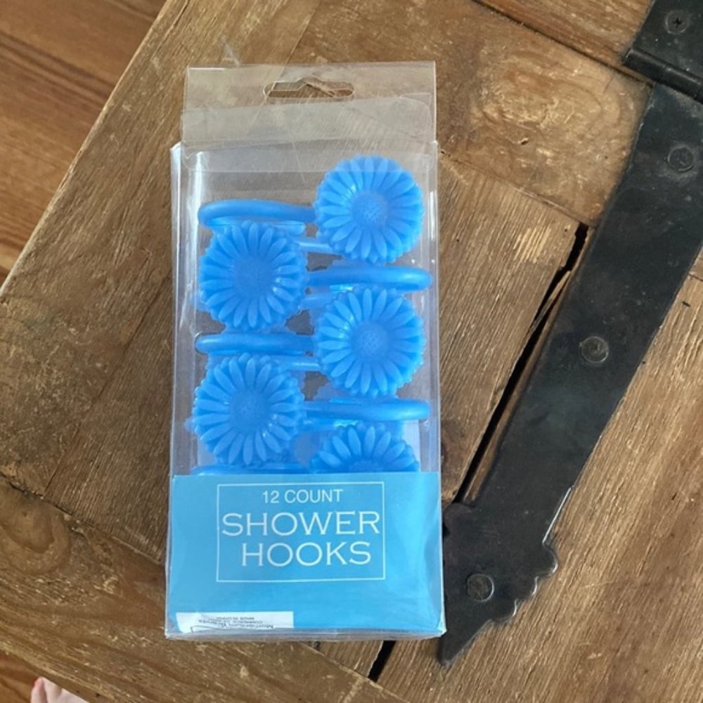 Decorative fun design flower shaped shower hooks Easy to use "S shape